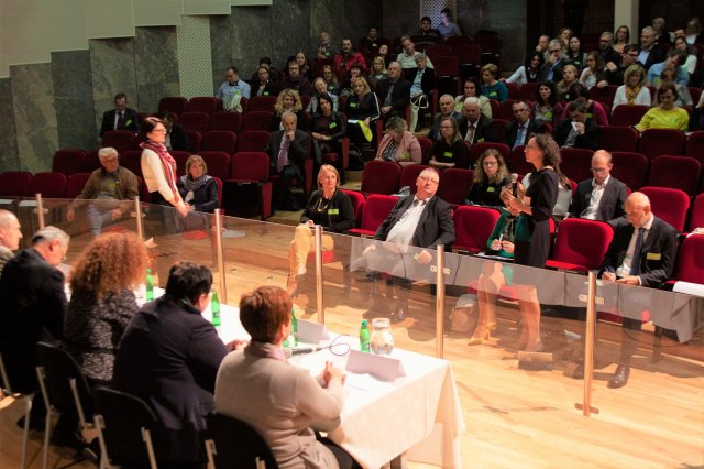 Zasedanje podeželskega parlamenta